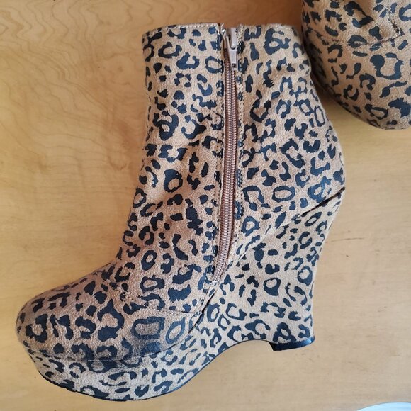 Leopard Print Boots - Picture 4 of 5